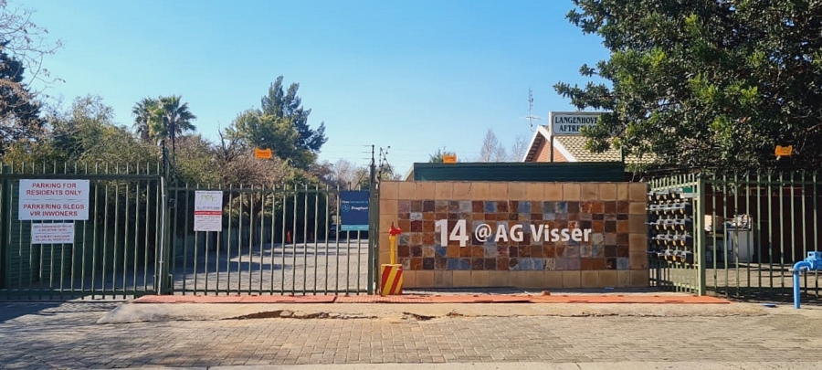 2 Bedroom Property for Sale in Langenhovenpark Free State